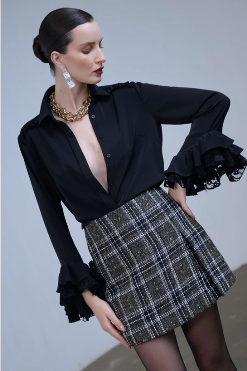 CAMISA BECA DETALHE NA MANGA PRETO BIANZA
