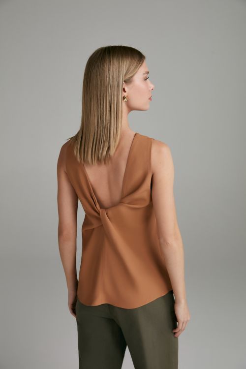 BLUSA ERIN DETALHES NAS COSTAS - 3 ALEHA