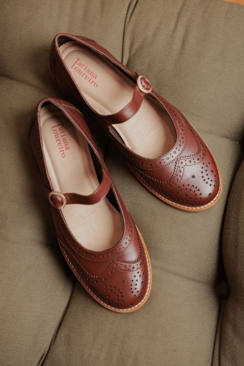 SAPATILHA MARY JANE BROGUE CHOCOLATE TATIANA LOUREIRO