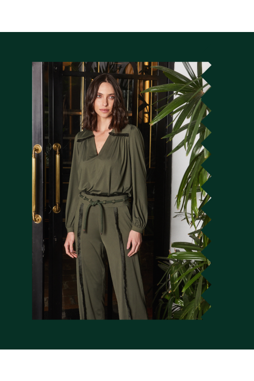 CALCA FLUITY LISO CORDAO DETALHES EM FRANJA VERDE MILITAR VOAR