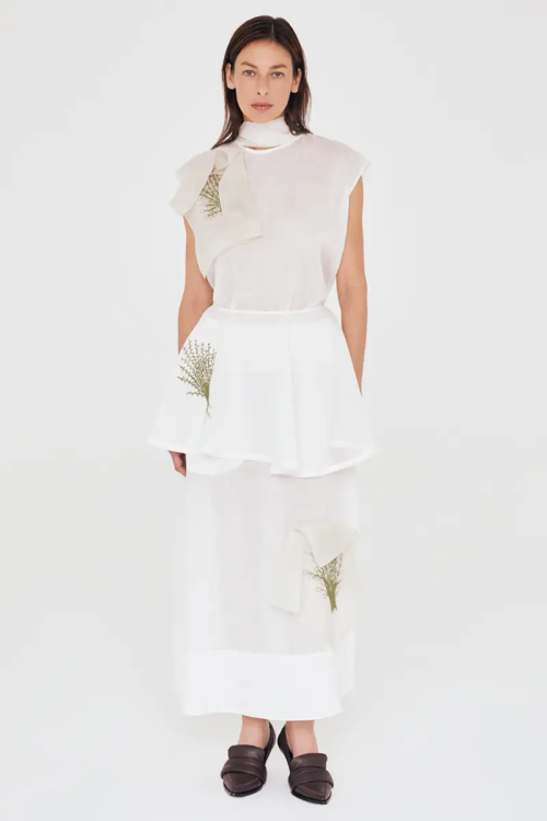 SAIA COM BASQUE REMOVIVEL E BORDADO HERBARIO OFFWHITE COVEN