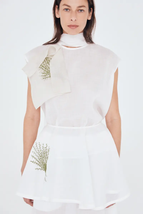 CAMISA SEM MANGA BORDADO HERBARIO OFFWHITE COVEN
