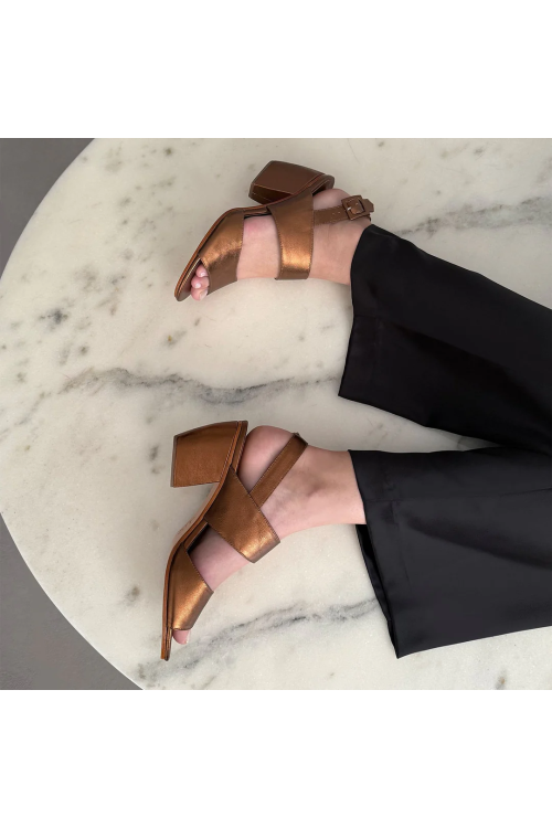 SANDALIA CHARLOTTE BRONZE ADREA MULLER