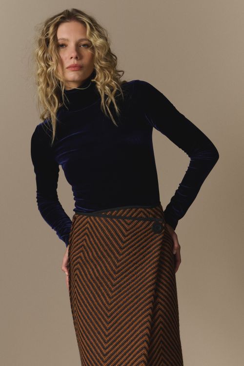 BLUSA GOLA ALTA VELUDO PRETO BIANZA