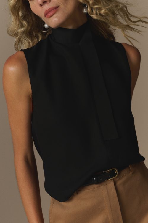 BLUSA GOLA ESTRUTURADA CAVADA PRETO BIANZA