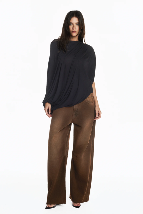 BLUSA CORPO DRAPEADO CAPA SOBREPOSTA MALHA PRETO TIG