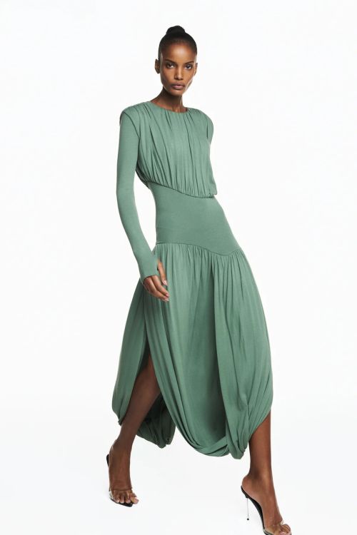 VESTIDO LONGO MANGA LONGA SAIA TORCIDA CORPO DRAPEADO VERDE TIG