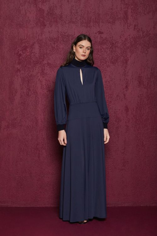 VESTIDO LONGO FLUITY LISO GOLA MANGA LONGA VOAR