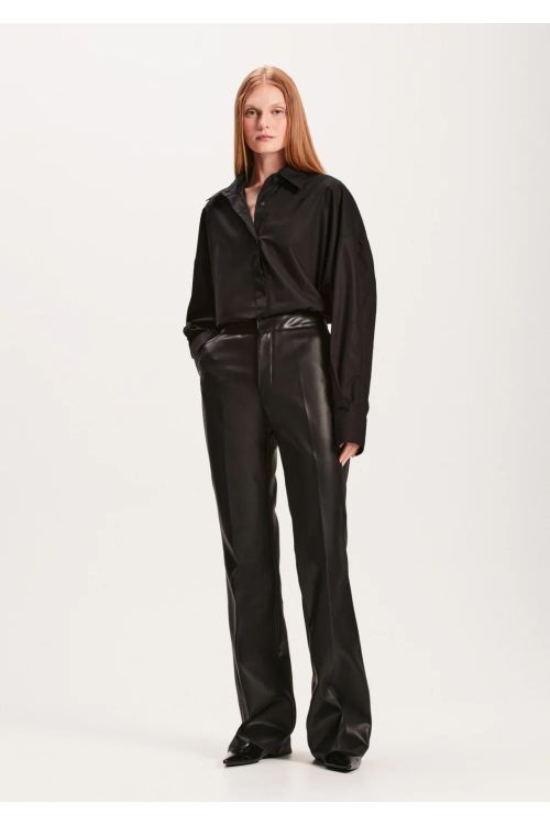 CALCA BOOT CUT PU PRETO TIG